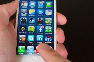 Apple ısınan adapt&ouml;rleri değiştirecek