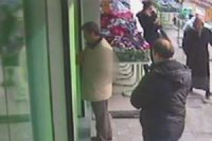 Sahte savcı &ccedil;etesini polis &ccedil;&ouml;kertti
