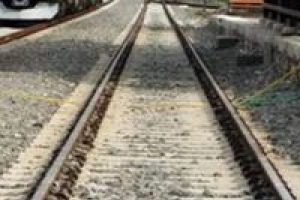 Trenin altında can verdi