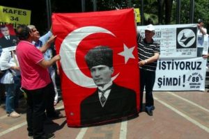 Balyoz tutuklularından duygusal mektup