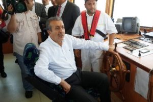 Bakan Eker ''deniz temizleme'' &ccedil;alışmalarına katıldı