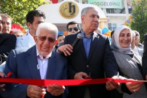 Arın&ccedil; Recai Kutan'la otel a&ccedil;tı