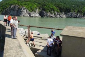 Serinlemek i&ccedil;in girdi cesedi geldi