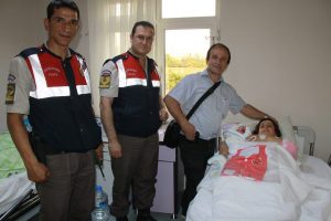 Jandarma'dan bebeklere hediye
