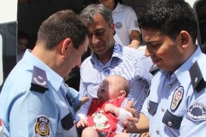 İkinci bebeği de ahlak polisi kurtardı