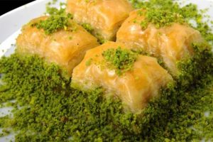 Baklavada fıstığın yerini kuru maydanoz, bezelye ve yer fıstığı aldı