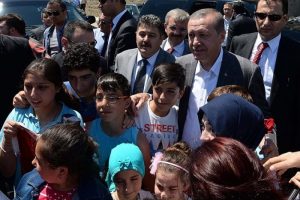 &Ccedil;ocuklar Başbakan Erdoğan'ın Babalar G&uuml;n&uuml;'n&uuml; kutladı