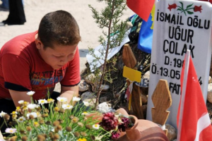 Berkay'ın şehit babasına hediyesi şiiri oldu