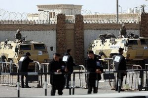 Mursi'nin yargılandığı davanın duruşması ertelendi