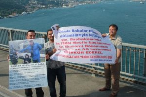 Boğazi&ccedil;i K&ouml;pr&uuml;s&uuml;'nde "baba" eylem