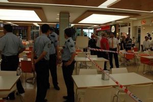 Pizzayı beğenmeyen polis kurşun yağdırdı