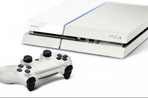 Beyaz Playstation 4 geliyor