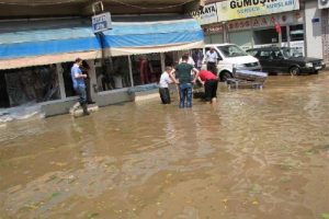 Sağanak yağış Kestel'i vurdu