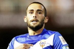 Sevilla, Vidal'i resmen bitirdi