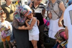 Kazada yaralanan anneannesi i&ccedil;in ağladı