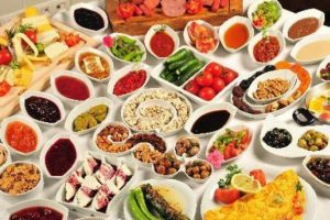 İftarla sahur arasında 2 litre su i&ccedil;in!