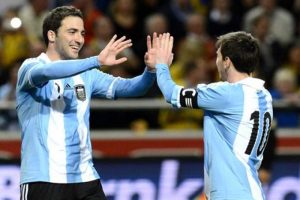 "Higuain ile beraber oynamak isterim"