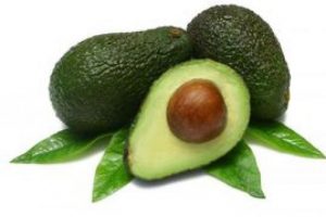 Avokado ile p&uuml;r&uuml;zs&uuml;z cilt