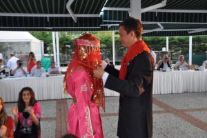 Yabancı heyete kına geceli veda
