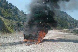 Ter&ouml;ristler ara&ccedil; yaktı