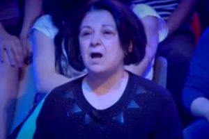 Yarışmacı annesinden fır&ccedil;a yedi!