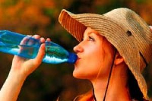 Zinde bir hayat i&ccedil;in g&uuml;nde iki litre su i&ccedil;in