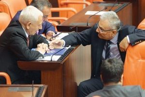 Alternatif adayı Baykal engelledi