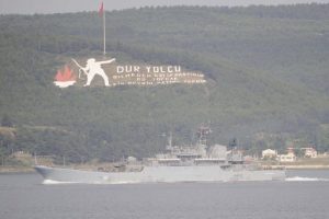 Savaş gemileri Boğaz'dan ge&ccedil;ti