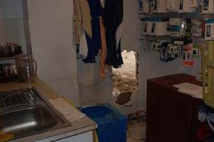 Akıllı telefon i&ccedil;in duvar delmişler