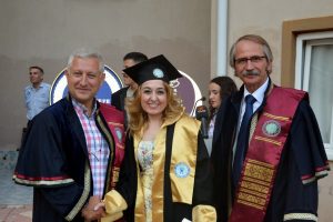 &Ouml;ğrencilerin mezuniyet coşkusu