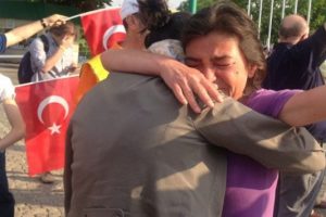 AYM'nin &ouml;n&uuml;nde &ccedil;ığlık &ccedil;ığlığa