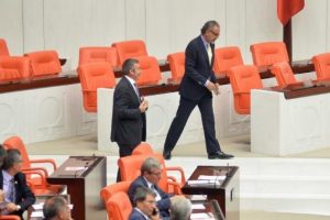 Sırrı Sakık Meclis'ten &ccedil;ıkarıldı