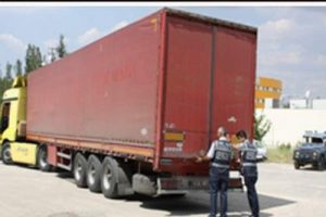 Tonlarca badem ele ge&ccedil;irildi