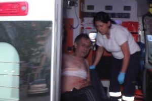 Cinayet zanlısını hastanede bı&ccedil;akladılar