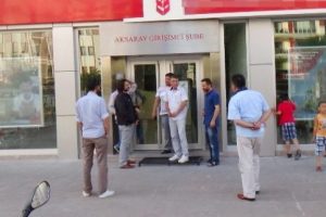 Hırsız alarmına gelen polise şok
