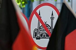 Almanya'da artan ırk&ccedil;ılık M&uuml;sl&uuml;manları korkutuyor