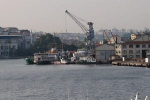 Hali&ccedil;'e y&uuml;zer iskeleler geliyor
