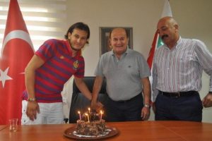 Kaptan Mustafa 1 yıl daha Karşıyaka'da