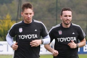 Beşiktaş Balıkesirspor'a 3 futbolcusunu &ouml;nerdi