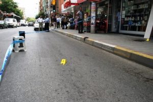 Teyzesi i&ccedil;in kurşunların hedefi oldu!