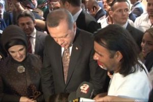 Başbakan'a Viyana'da duygusal karşılama