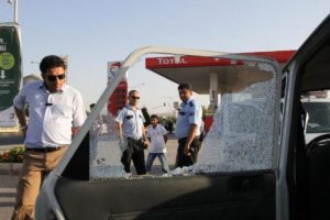 Otomobile tabancayla ateş a&ccedil;ıldı