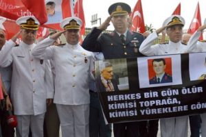&Uuml;niformalarını giyip &ccedil;ıktılar