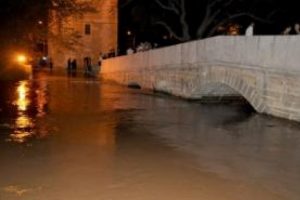 Tunca Nehri'nde taşkın riski