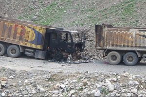Ter&ouml;ristler kamyonet yaktı