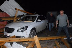 Lodos &ccedil;atıları u&ccedil;urdu