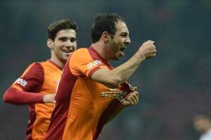 Amrabat geri d&ouml;n&uuml;yor