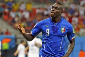 Balotelli &ouml;p&uuml;c&uuml;k bekliyor