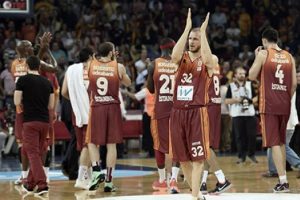 Galatasaray kutlama i&ccedil;in bir arada!