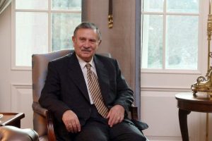 Eski Başbakan hastaneye kaldırıldı